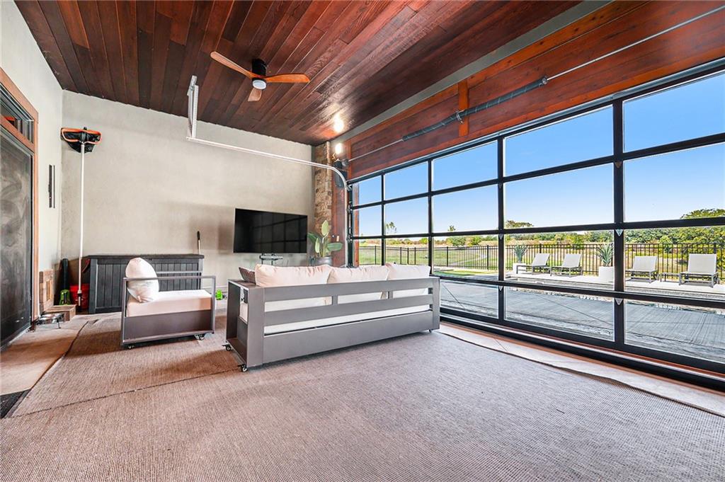 10258 N Kansas Avenue