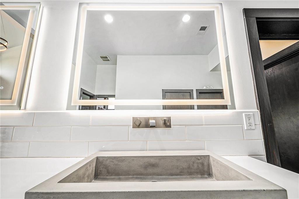 10258 N Kansas Avenue