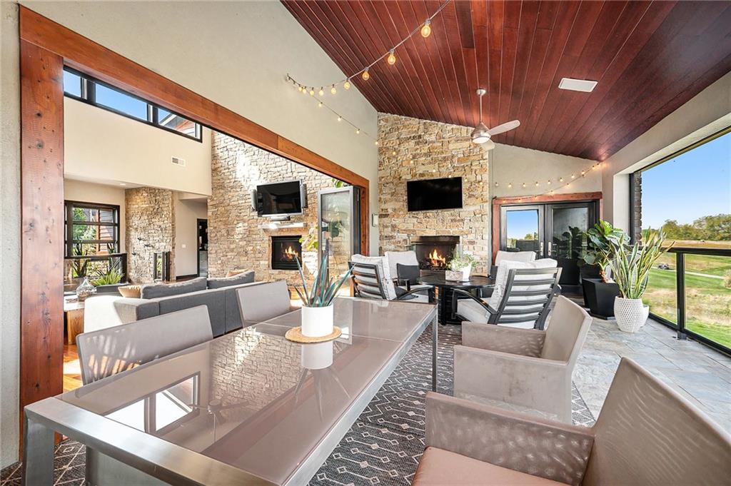 10258 N Kansas Avenue