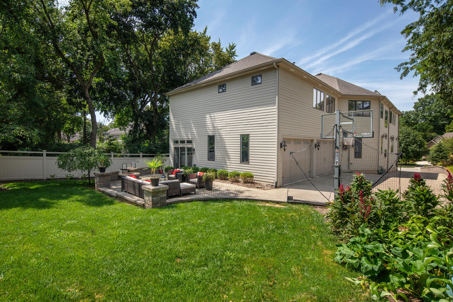 834 SANTA MARIA Drive