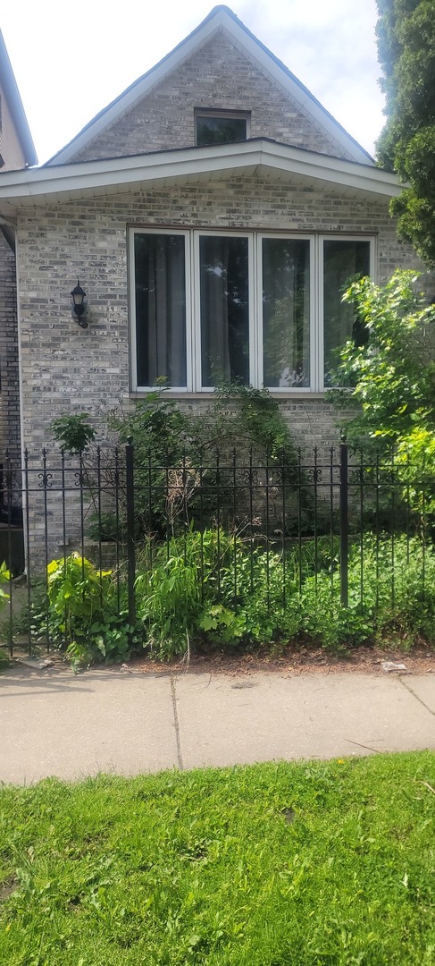 541 W 44th Place