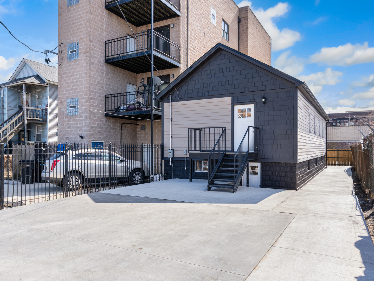638 W 47th Street
