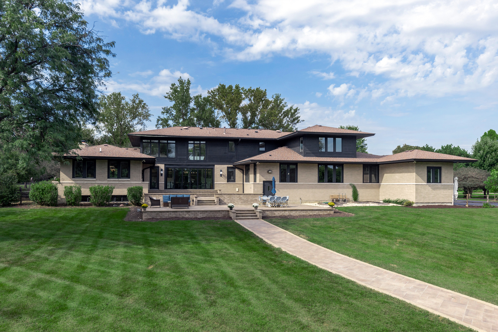 88 Riverwood Drive
