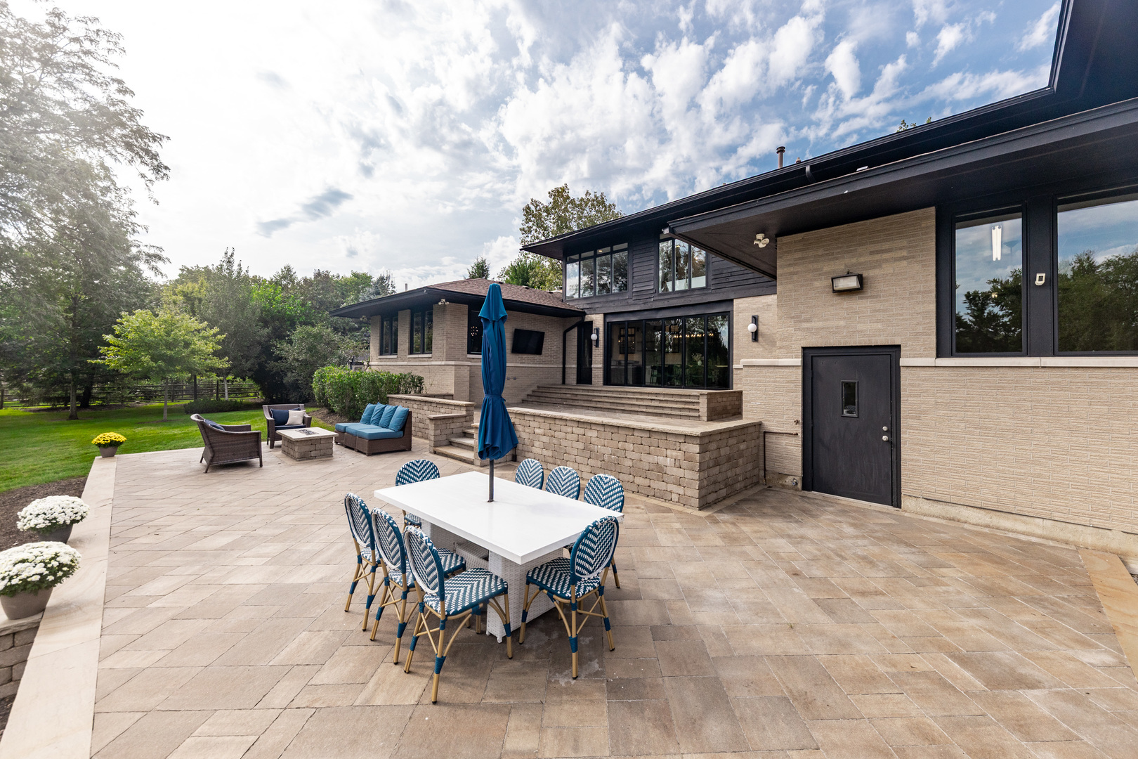 88 Riverwood Drive