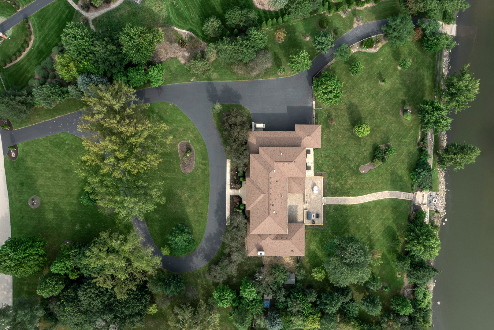 88 Riverwood Drive