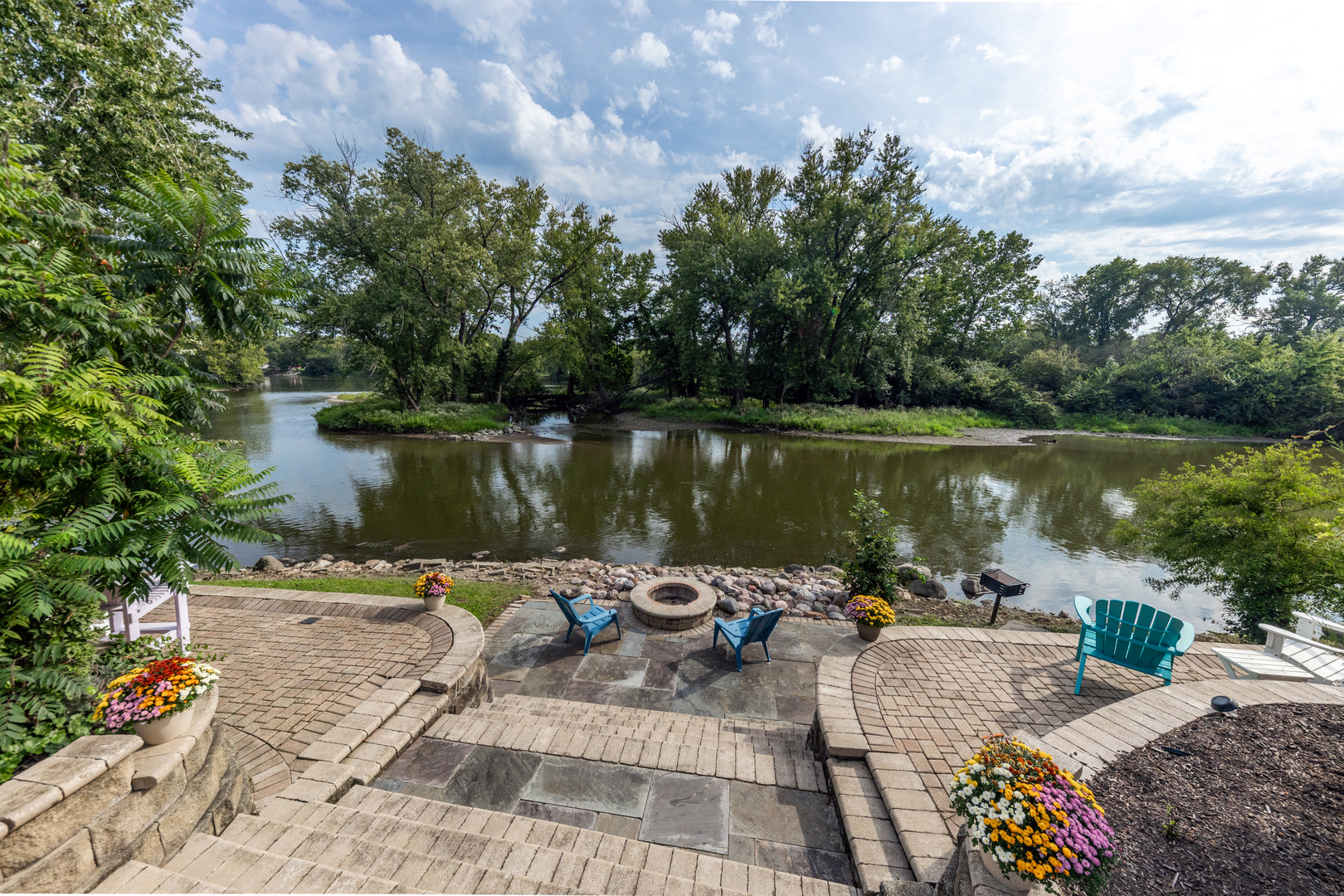 88 Riverwood Drive