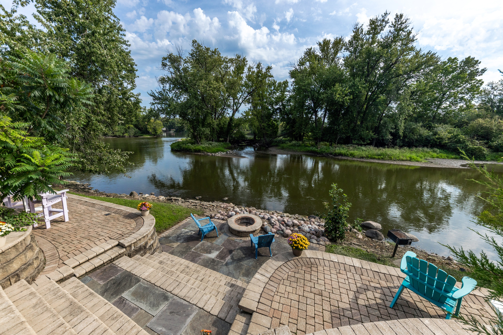 88 Riverwood Drive
