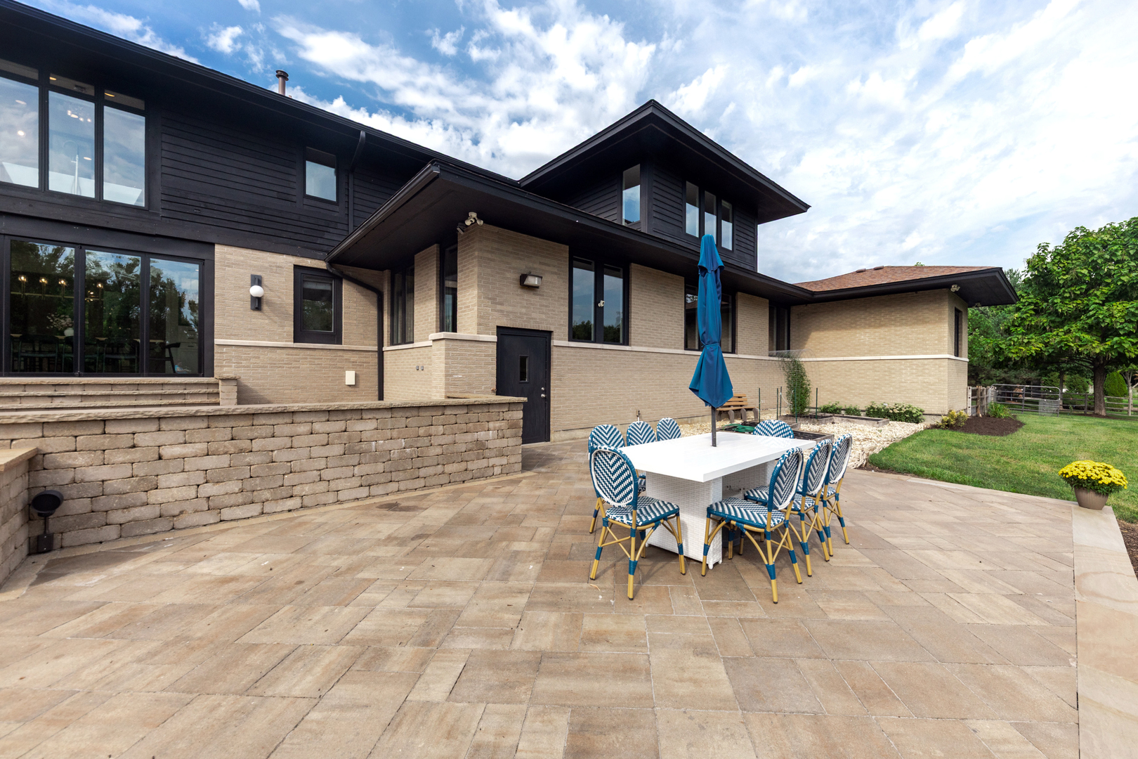 88 Riverwood Drive