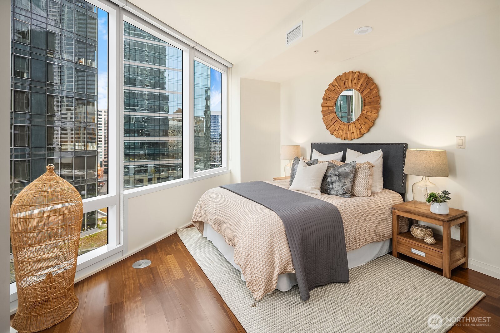 500 106th Avenue NE Unit: 1009