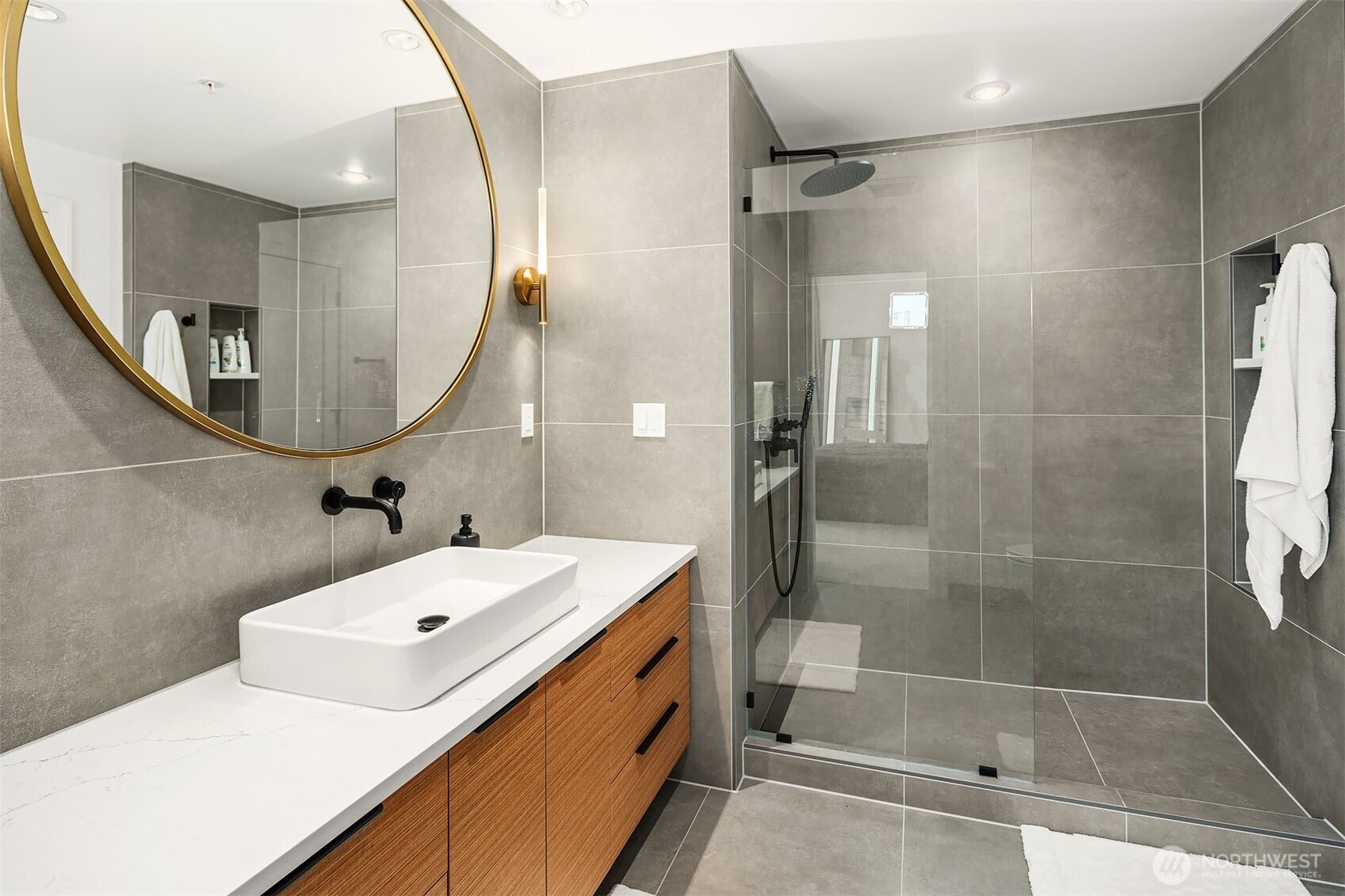 500 106th Avenue NE Unit: 501