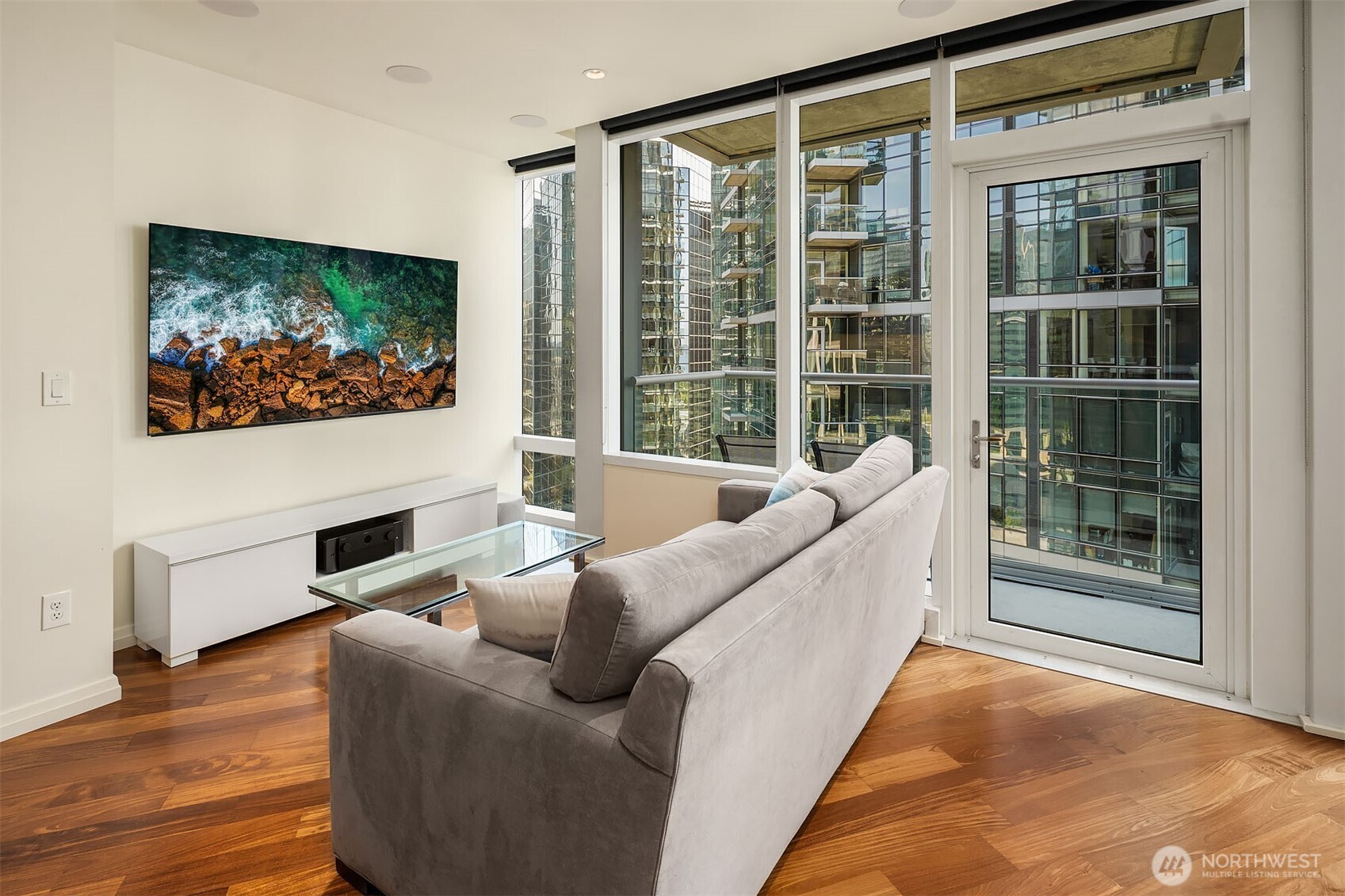 500 106th Avenue NE Unit: 2009