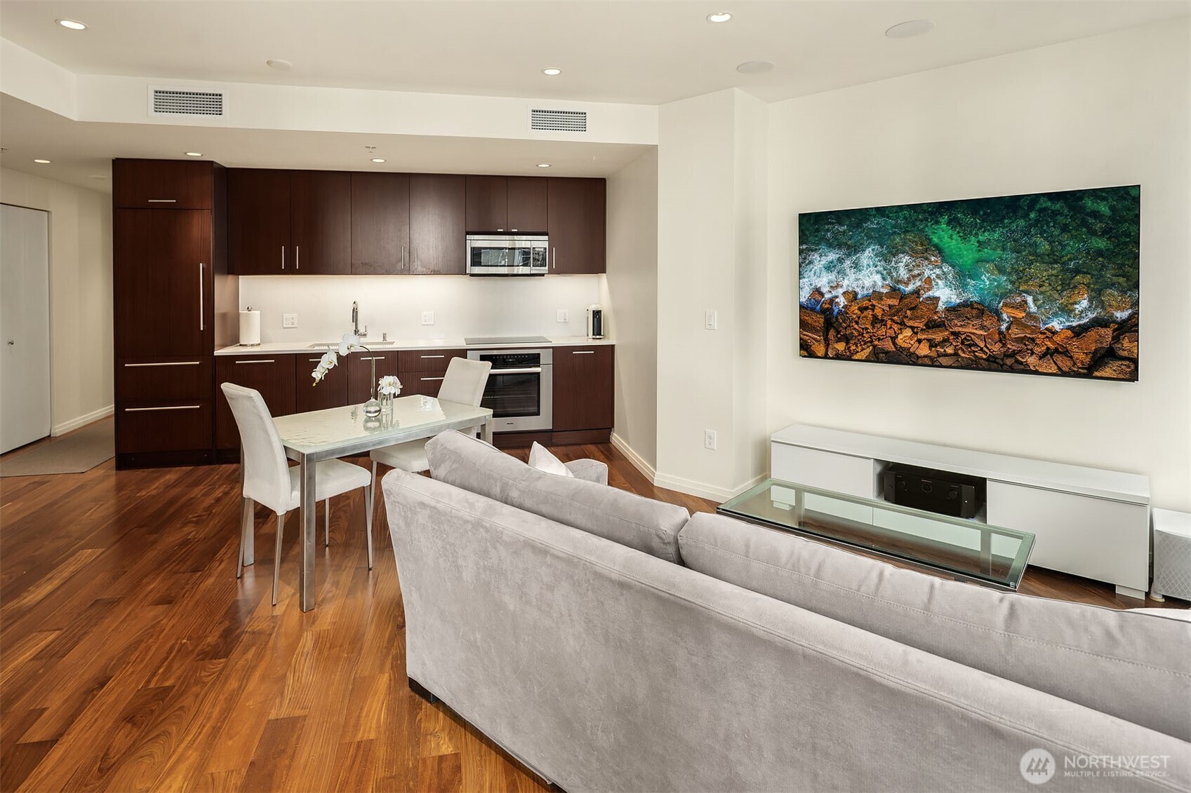 500 106th Avenue NE Unit: 2009
