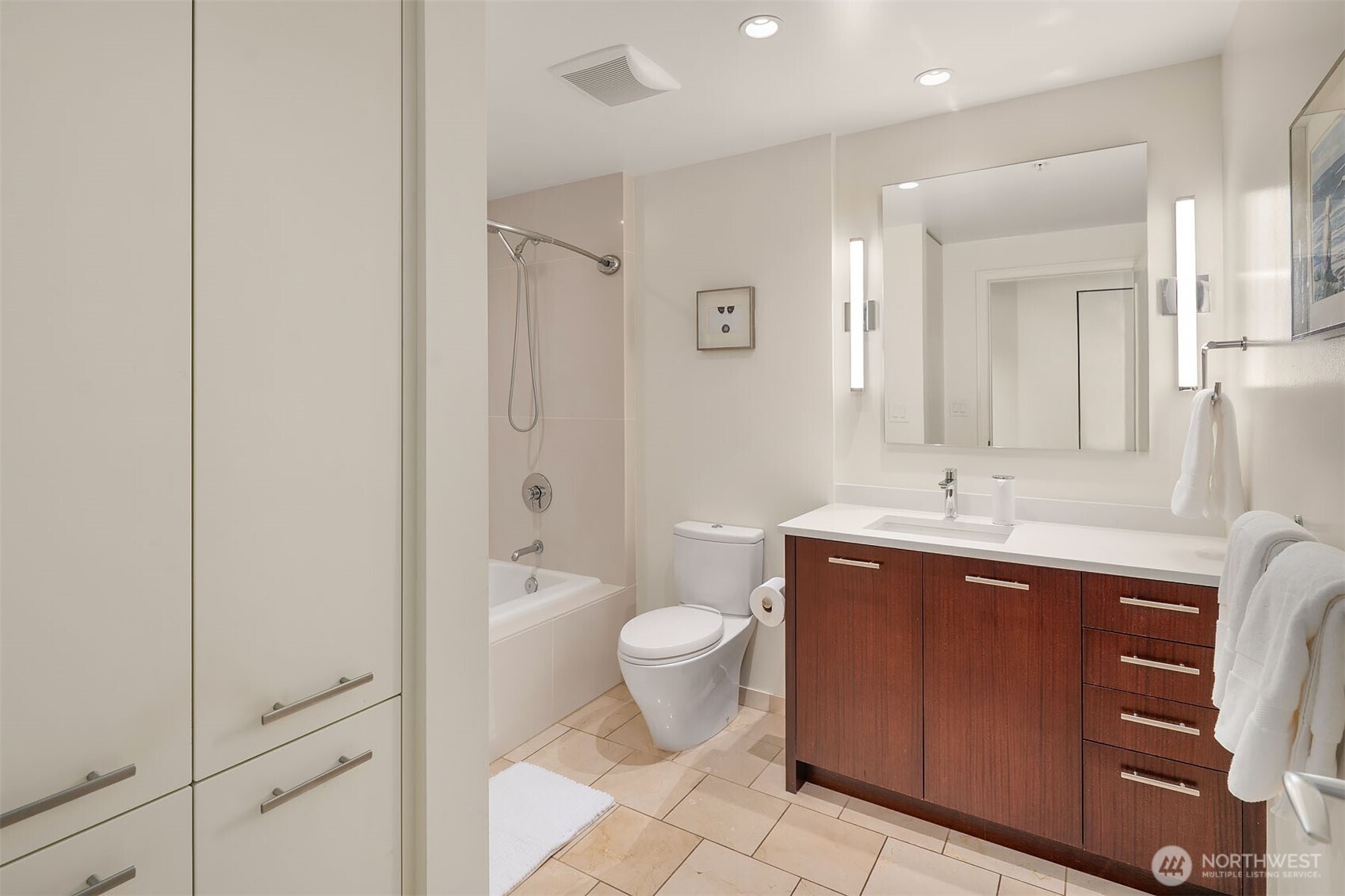 500 106th Avenue NE Unit: 2009