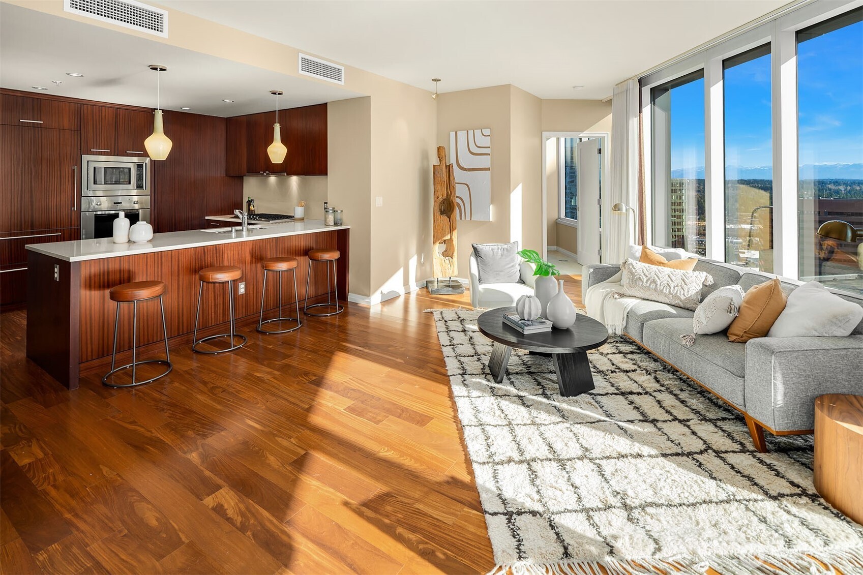 500 106th Avenue NE Unit: 3709