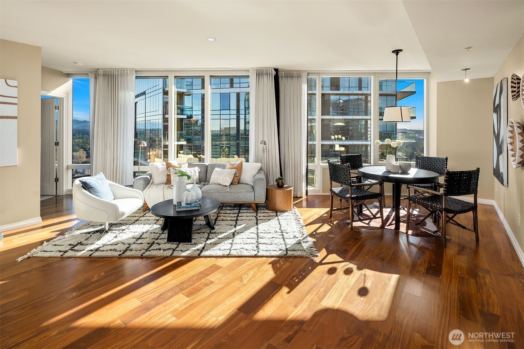 500 106th Avenue NE Unit: 3709