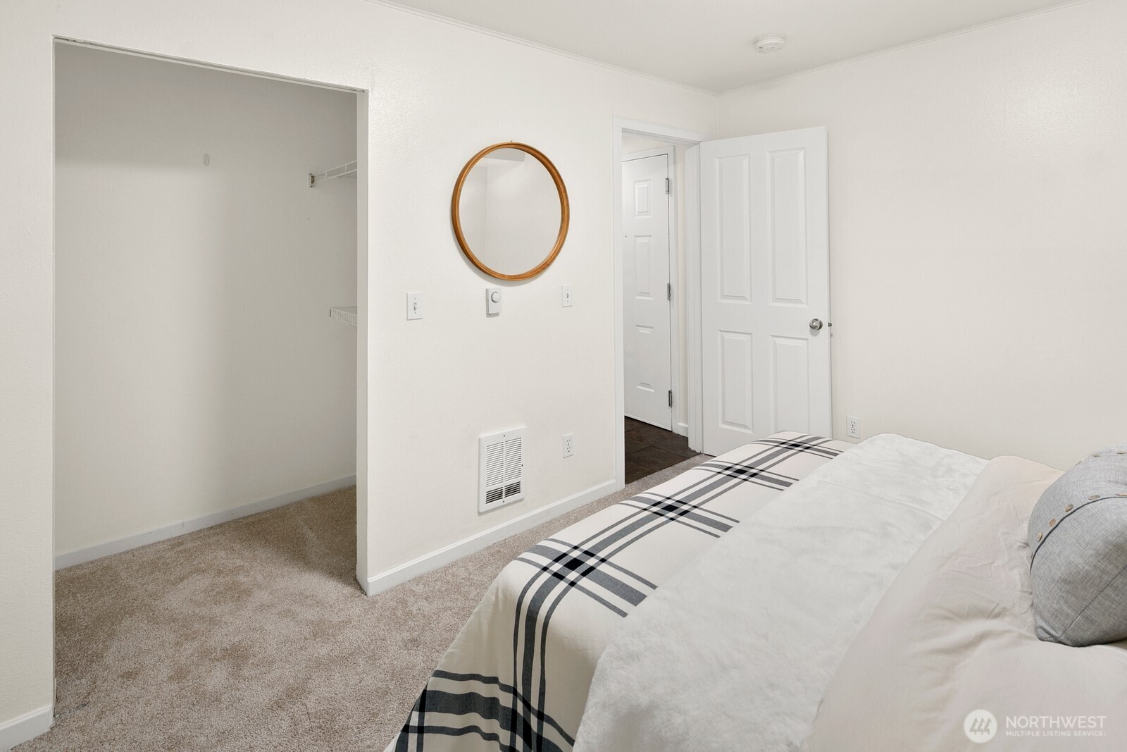 1504 Aurora Avenue N Unit: 311