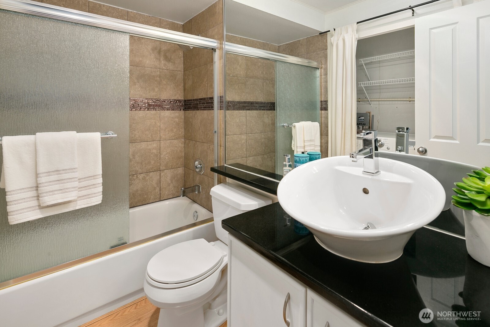 1504 Aurora Avenue N Unit: 311