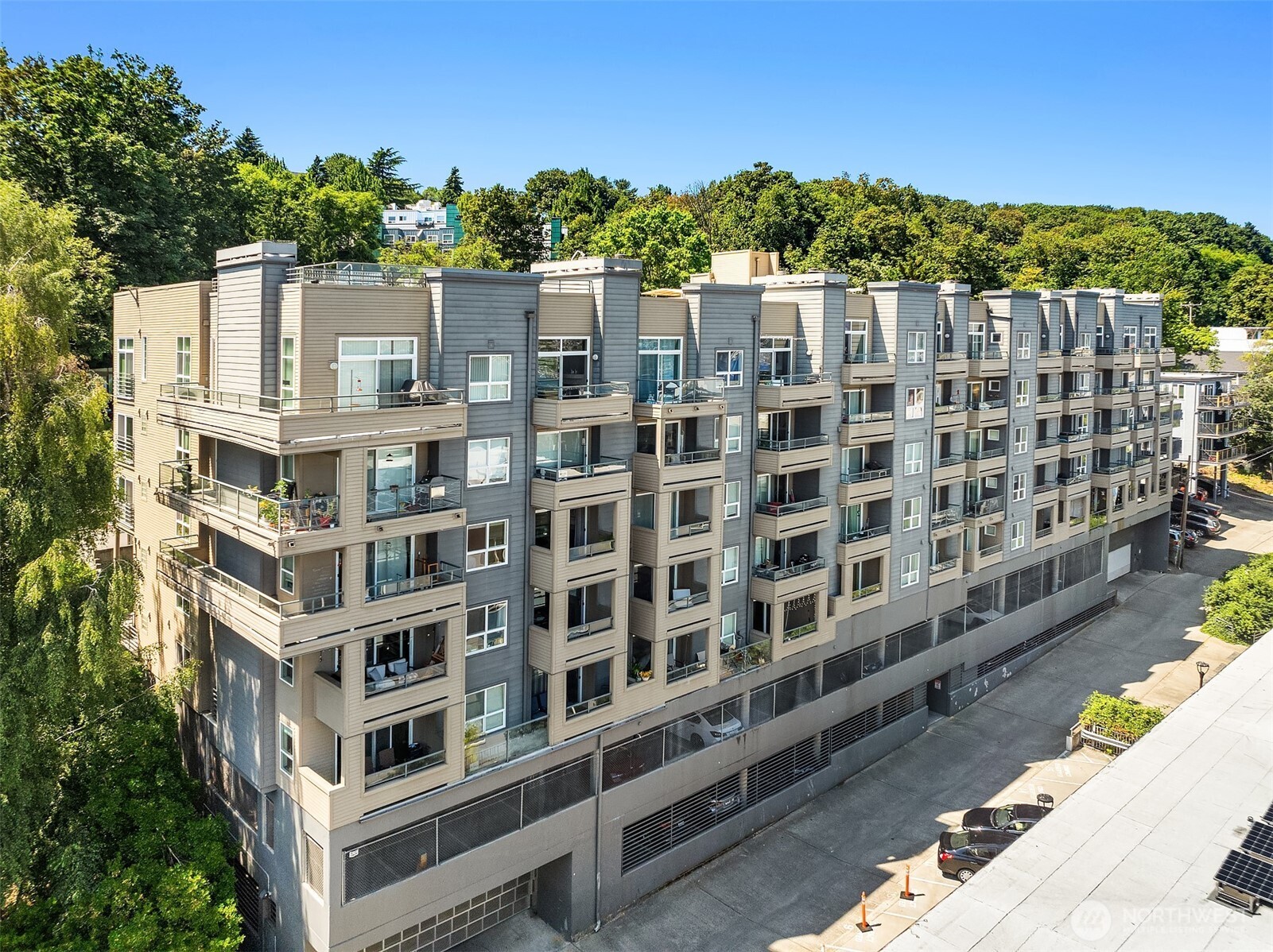 1504 Aurora Avenue N Unit: 311