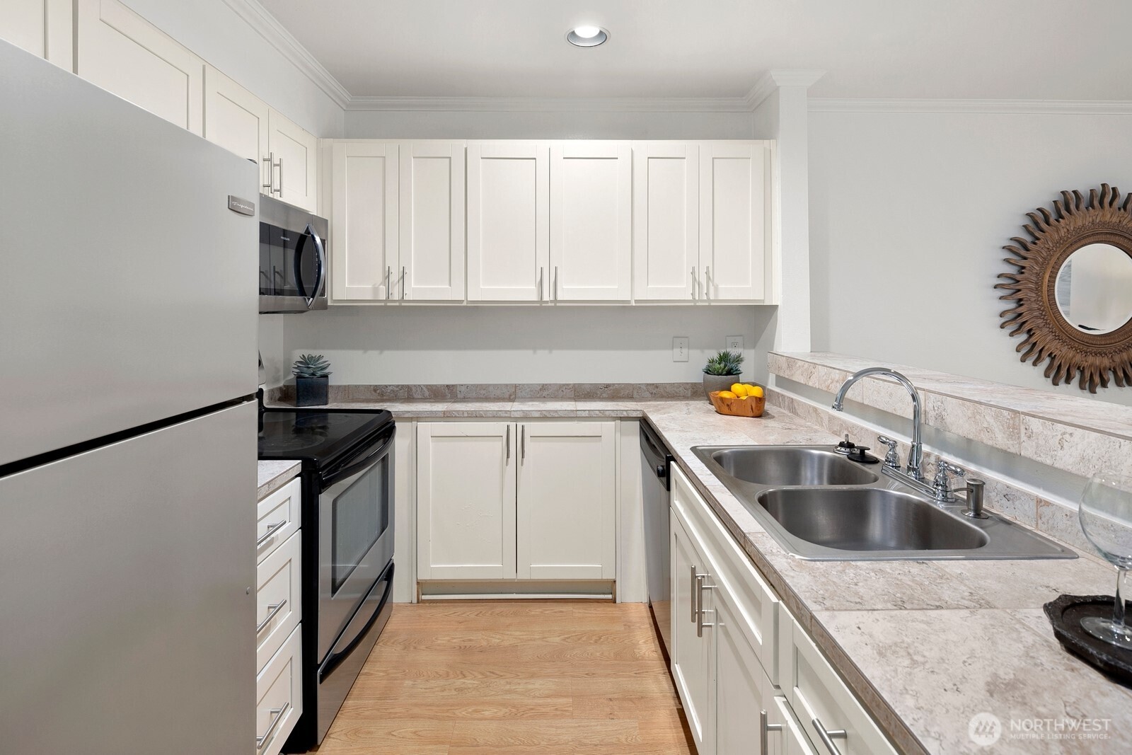 1504 Aurora Avenue N Unit: 311
