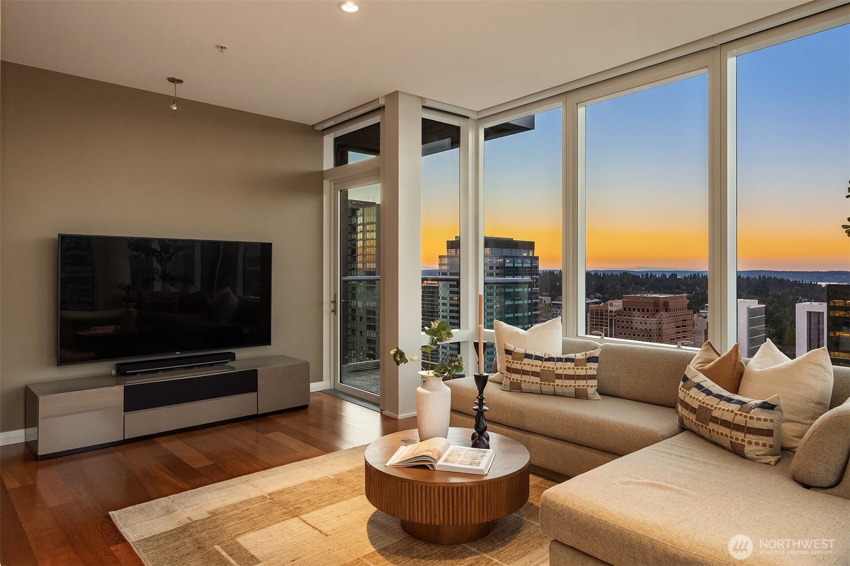 500 106th Avenue NE Unit: 3705