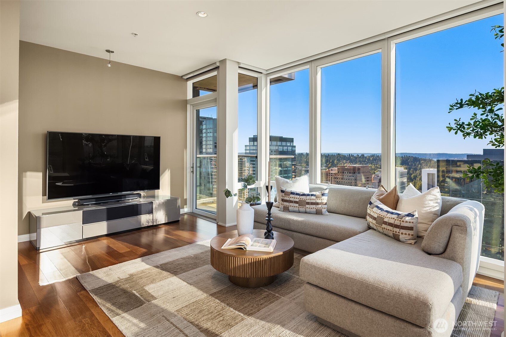 500 106th Avenue NE Unit: 3705