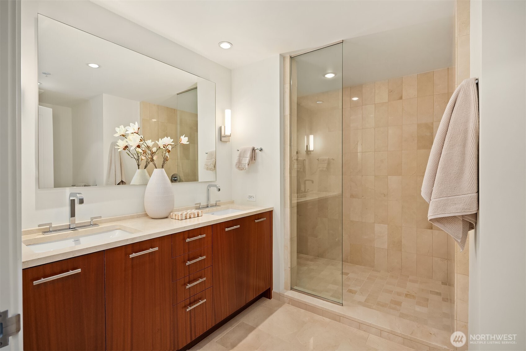 500 106th Avenue NE Unit: 3705