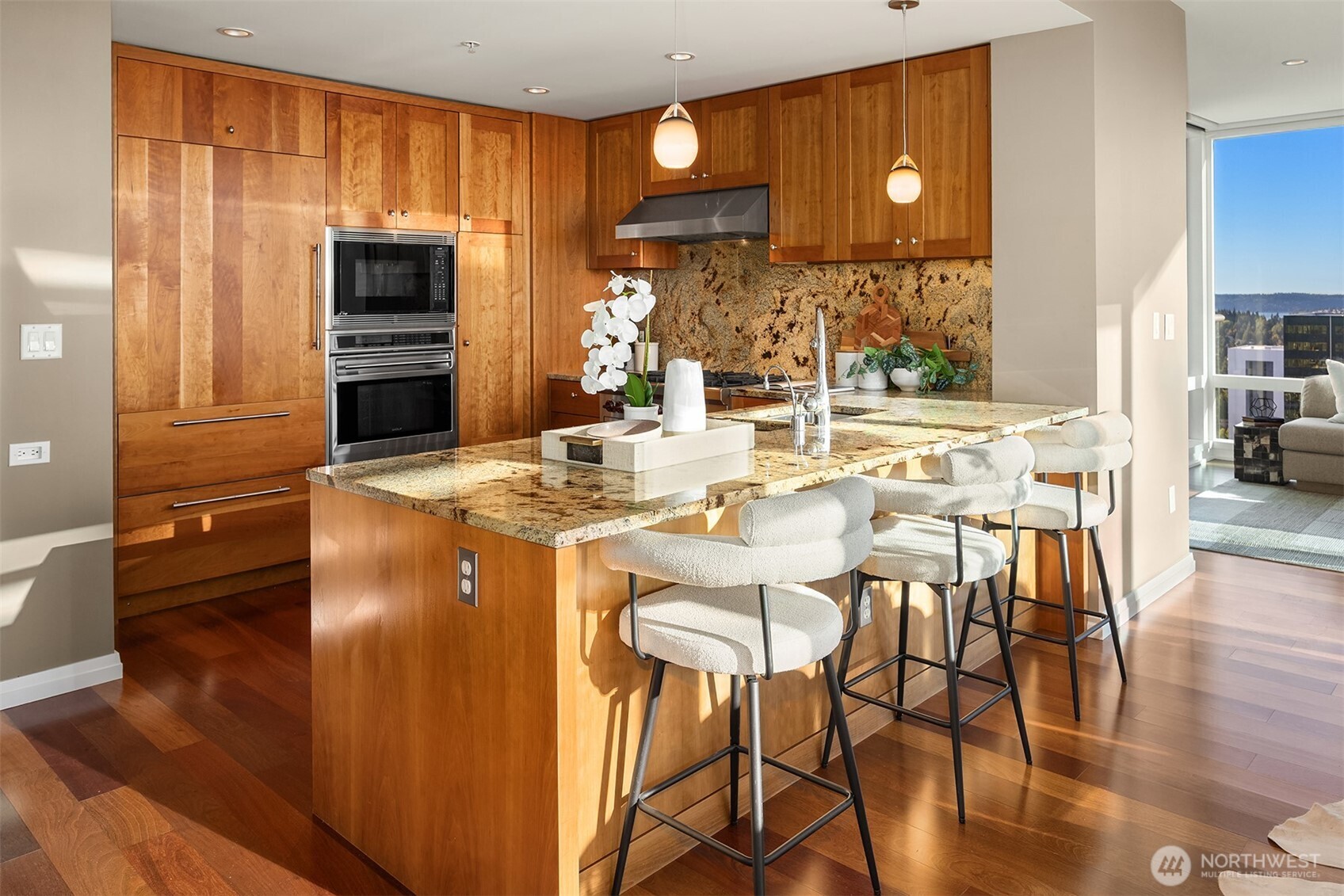 500 106th Avenue NE Unit: 3705