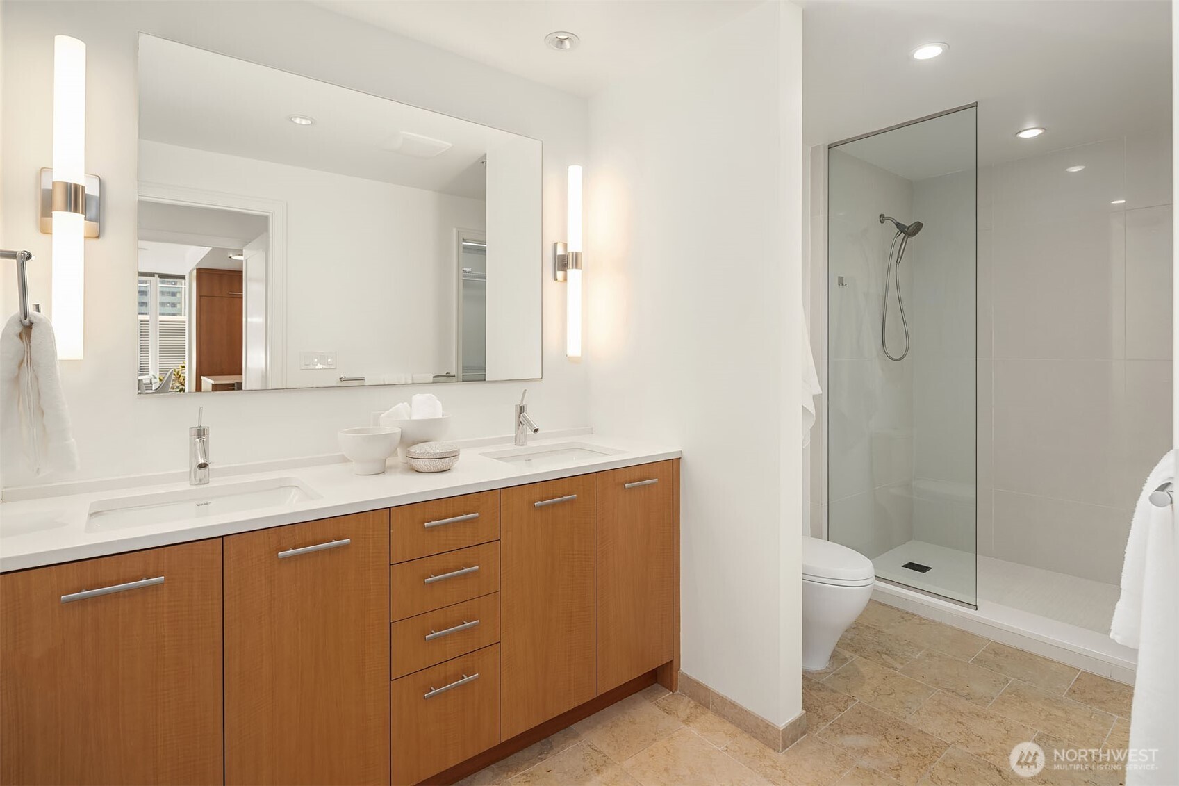 500 106th Avenue NE Unit: 905