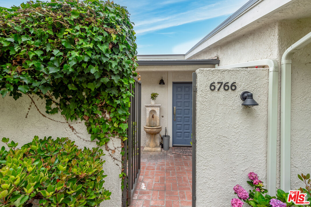 6766 Las Olas Way