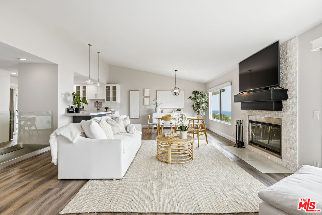 6766 Las Olas Way