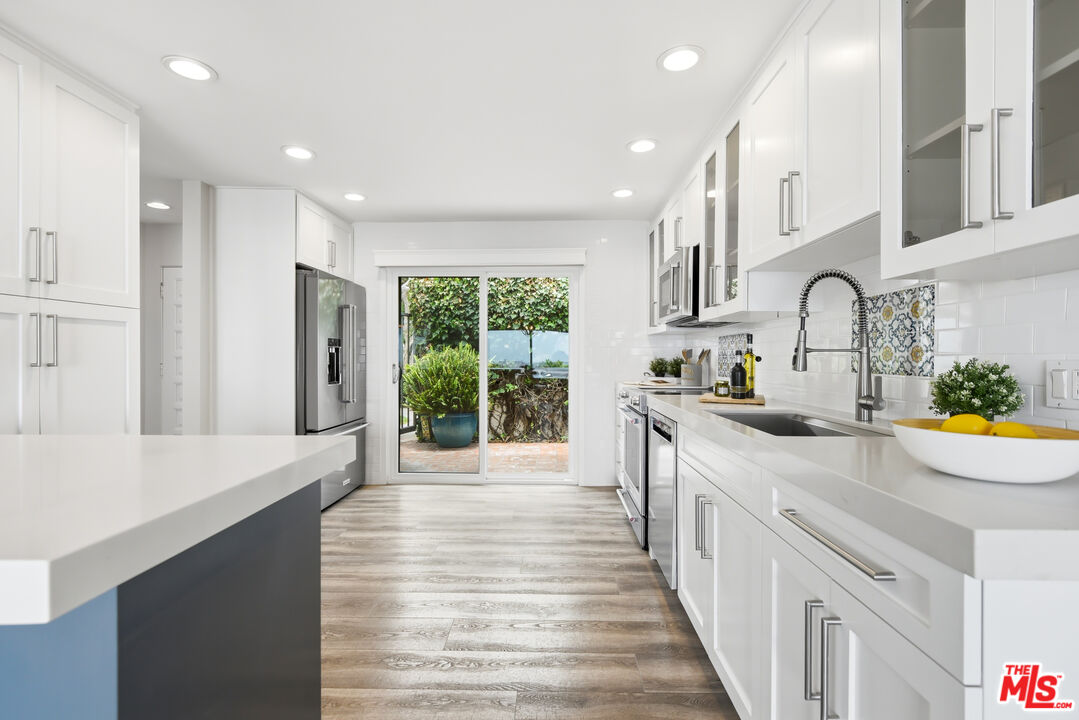 6766 Las Olas Way