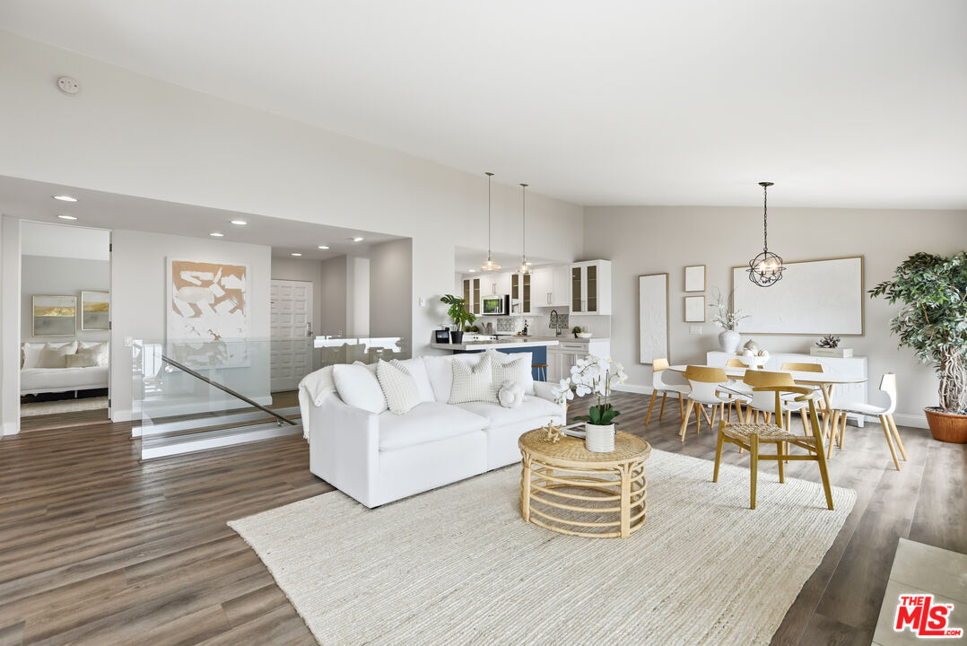 6766 Las Olas Way
