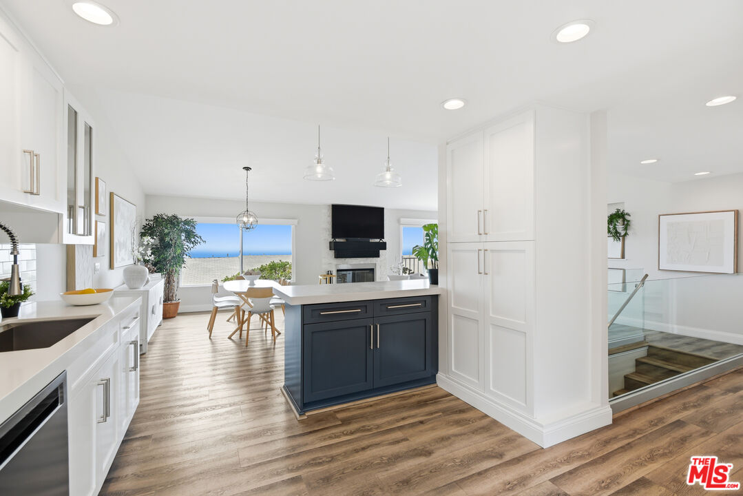 6766 Las Olas Way