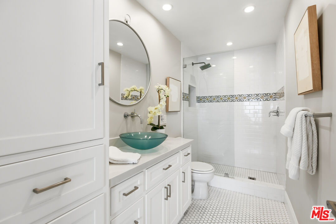 6766 Las Olas Way