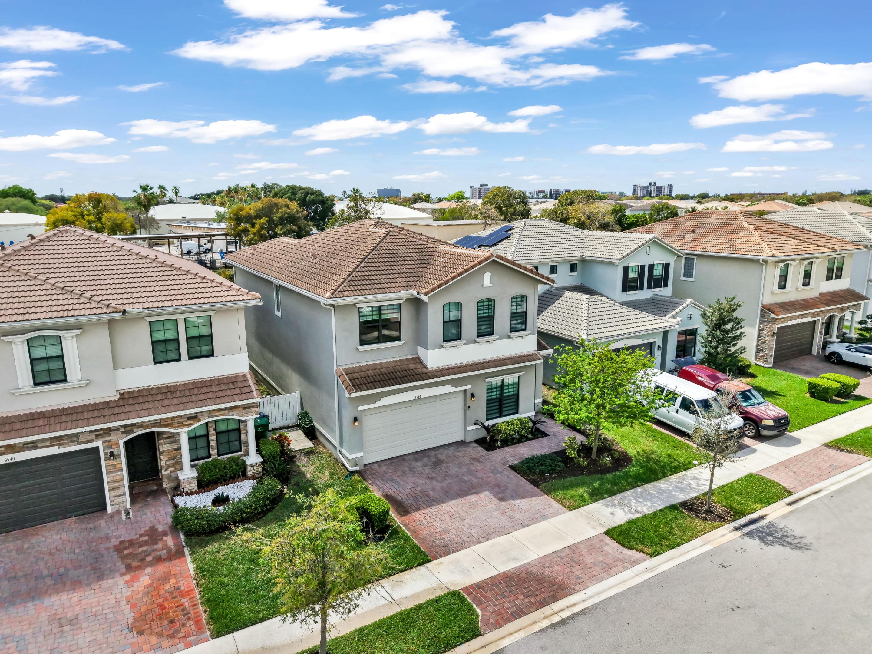 8550 NW 39th Court