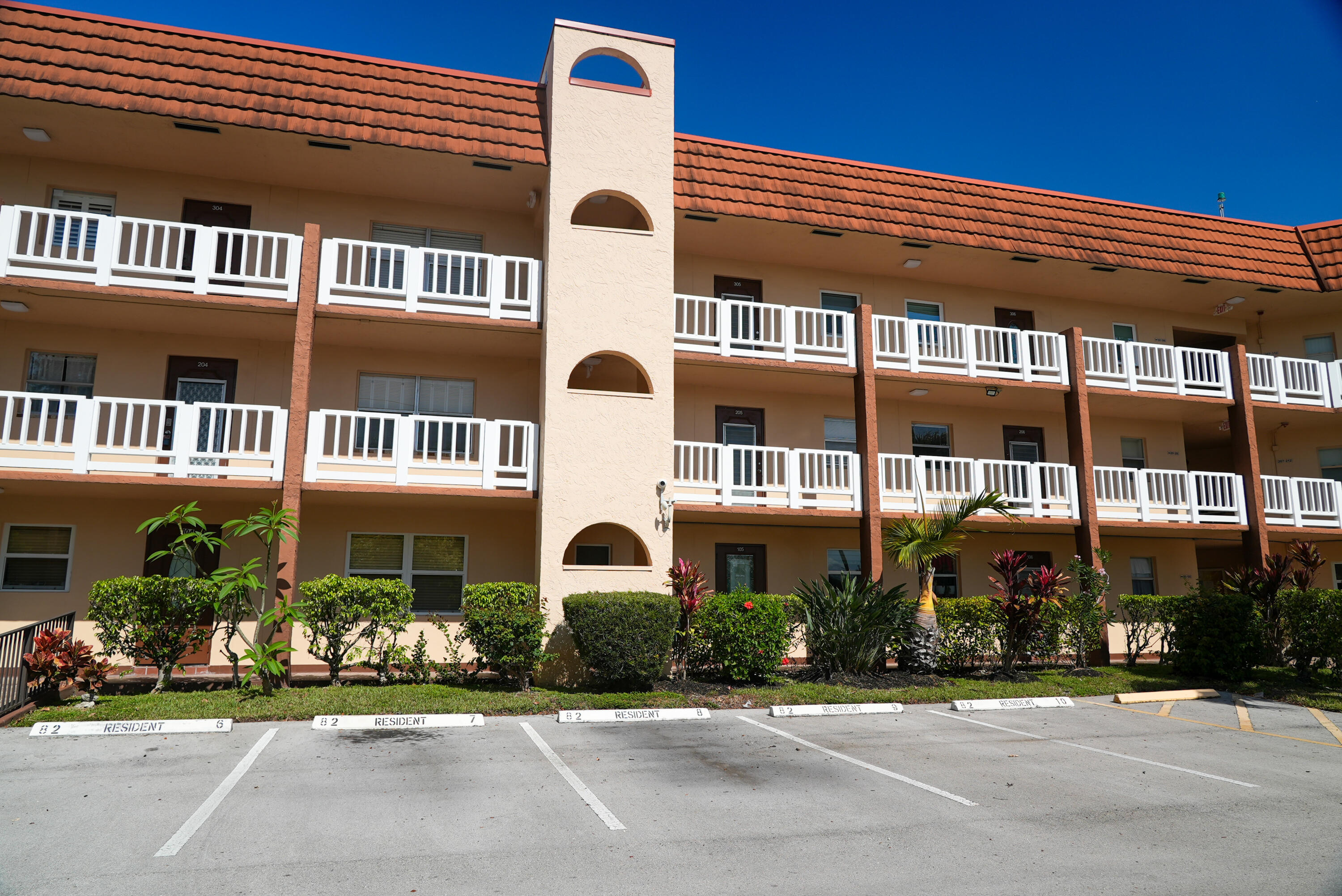 8901 Sunrise Lakes Boulevard Unit: 105