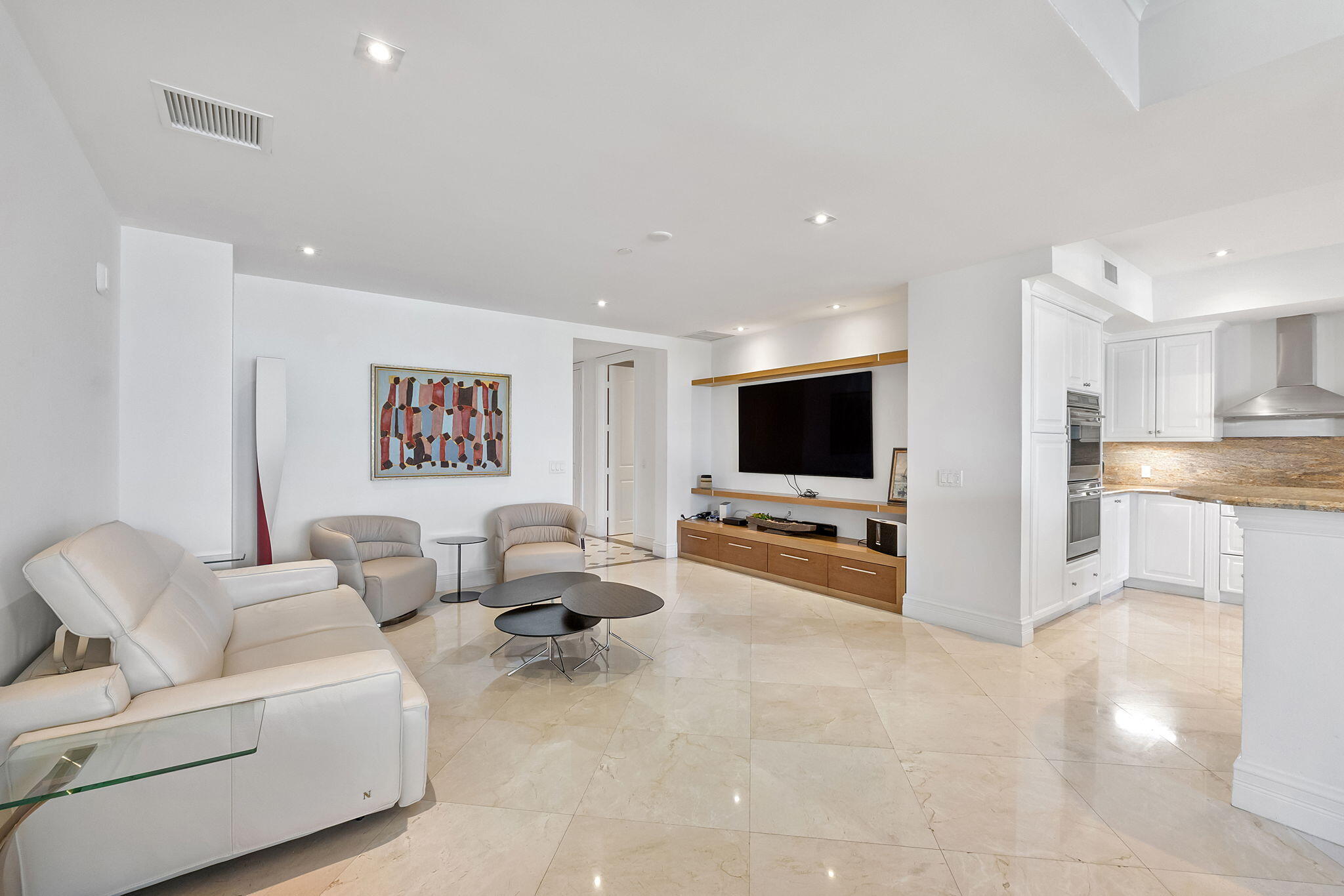 1 N Ocean Boulevard 402