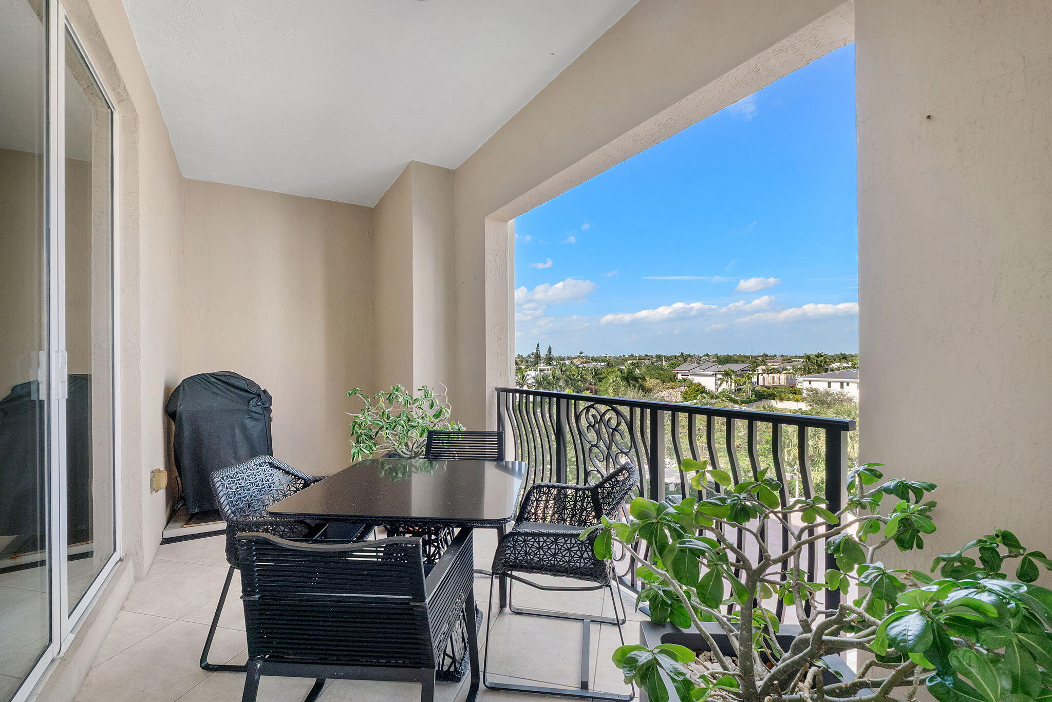 1 N Ocean Boulevard 402