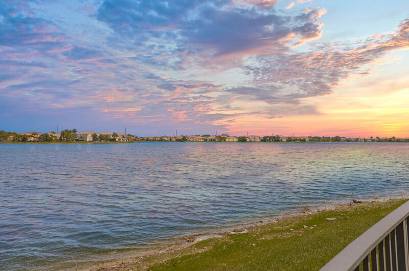 8691 Lakeside Bend