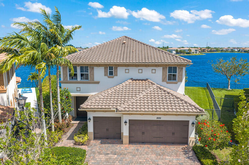 8691 Lakeside Bend