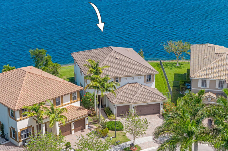 8691 Lakeside Bend