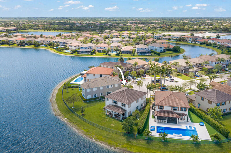 8691 Lakeside Bend