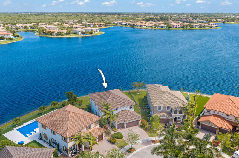 8691 Lakeside Bend