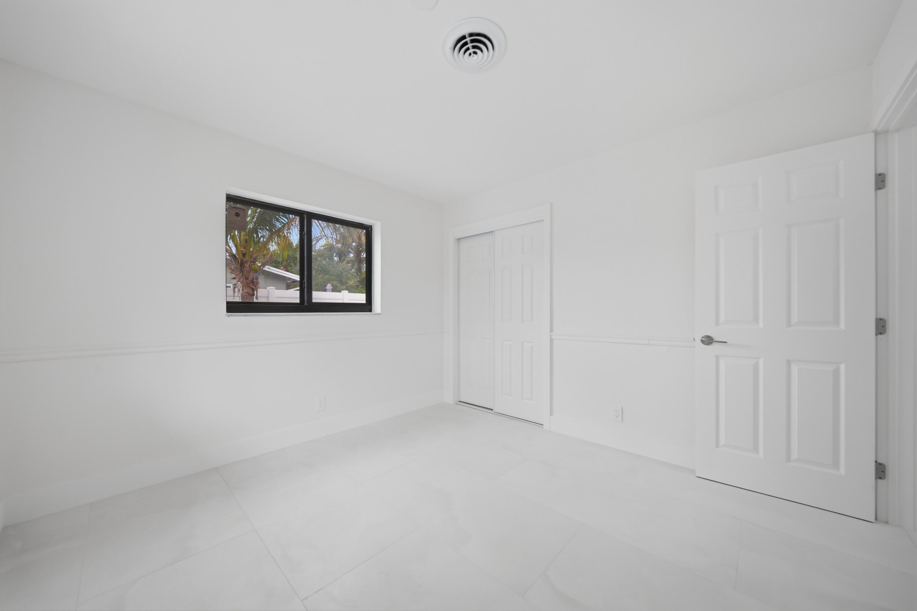 5121 NE 17th Terrace