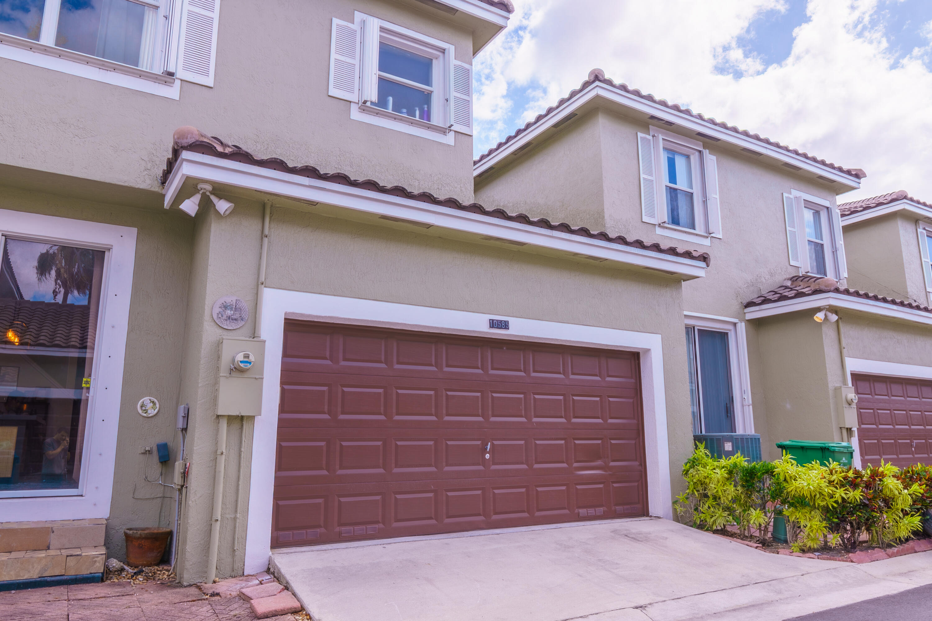 10585 NW 56th Place