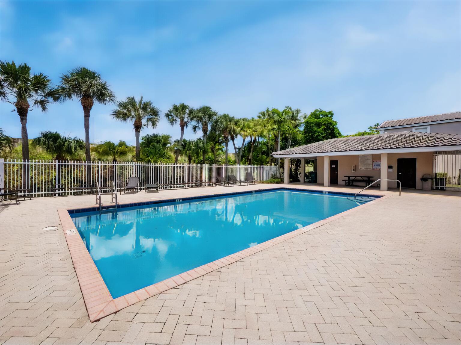 10585 NW 56th Place