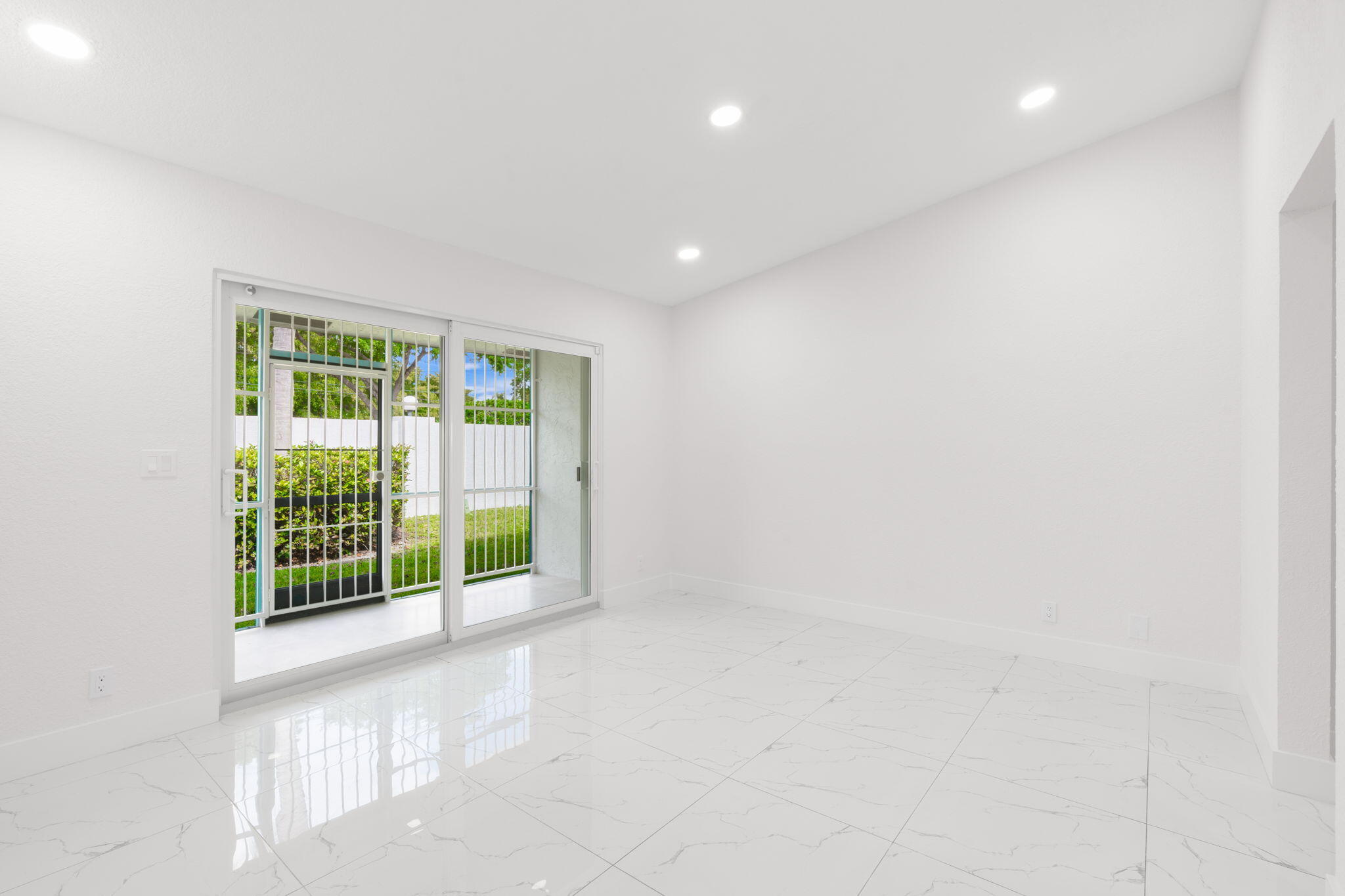 6702 N Pine Island Road 6702