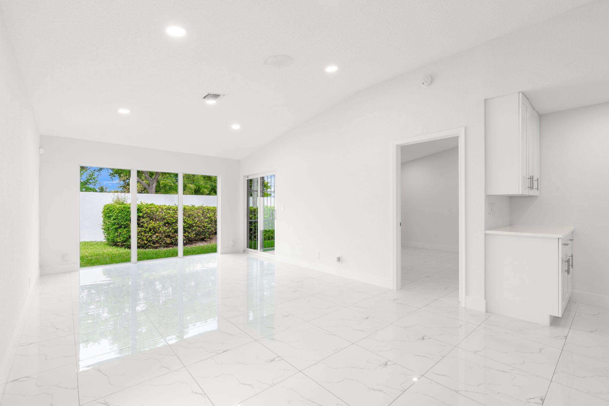 6702 N Pine Island Road 6702