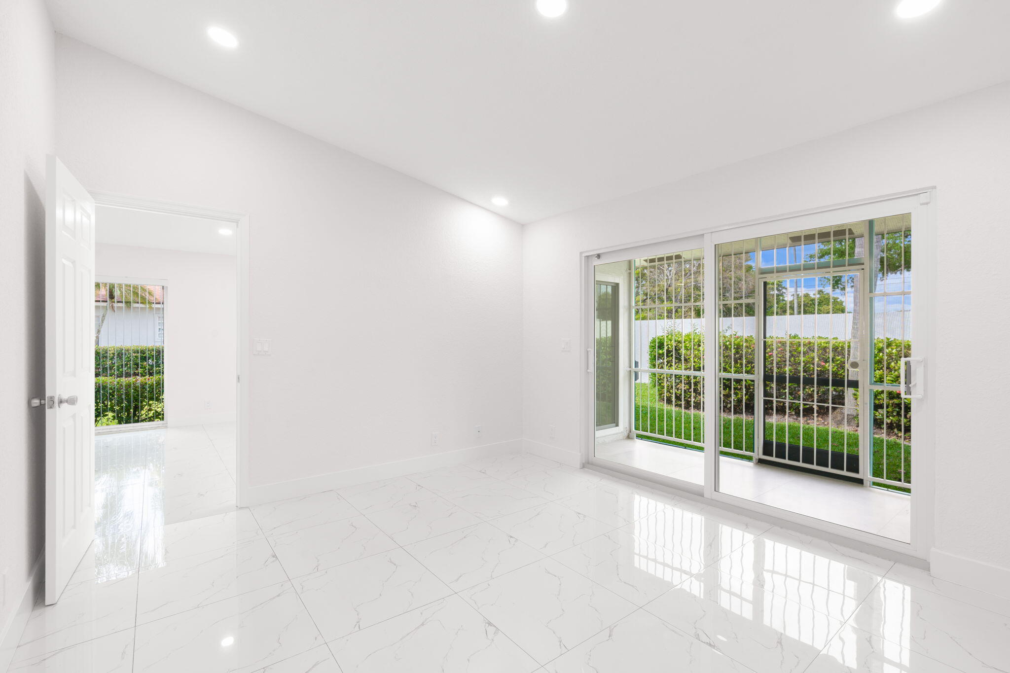 6702 N Pine Island Road 6702