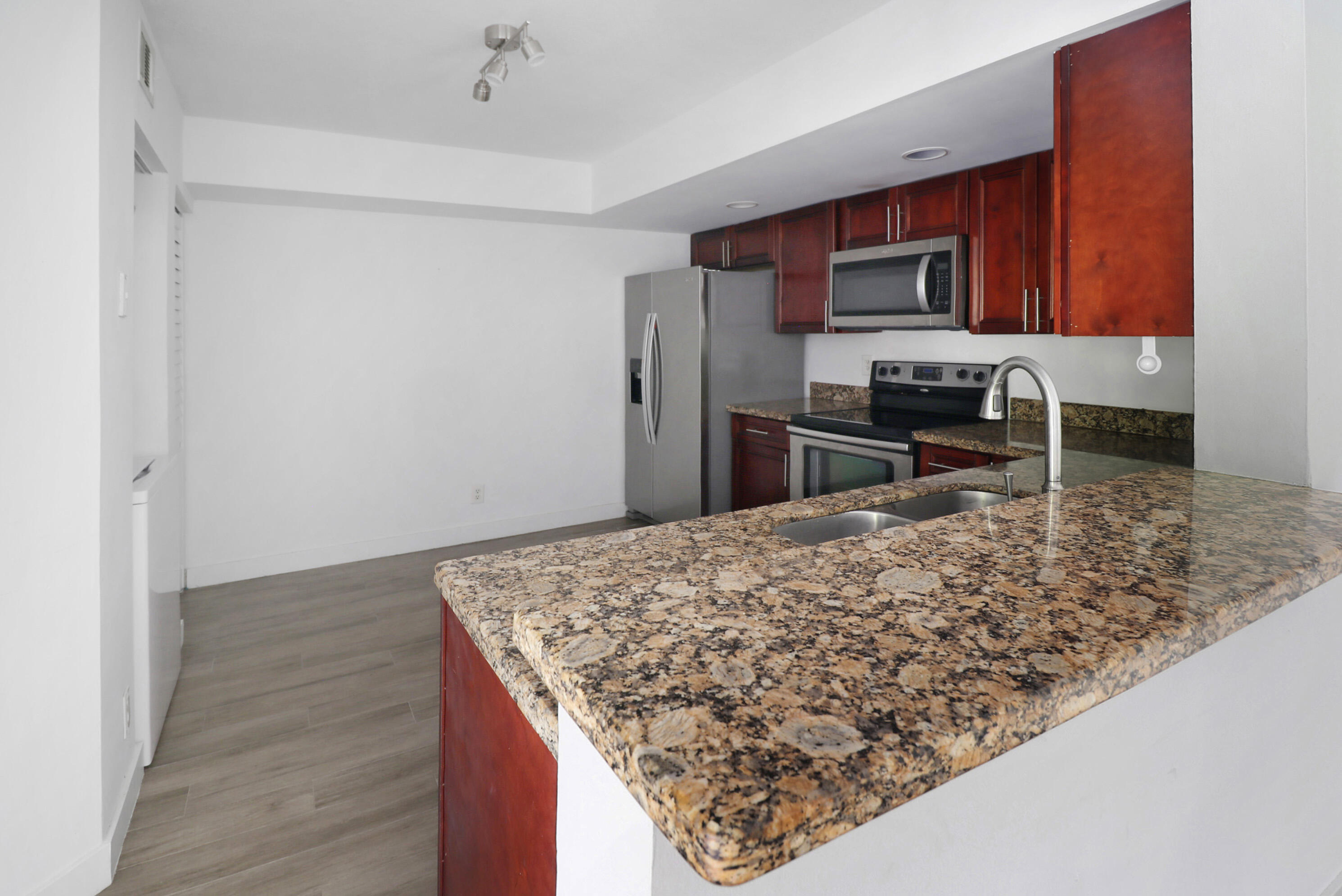 5701 Riverside Drive 102b6
